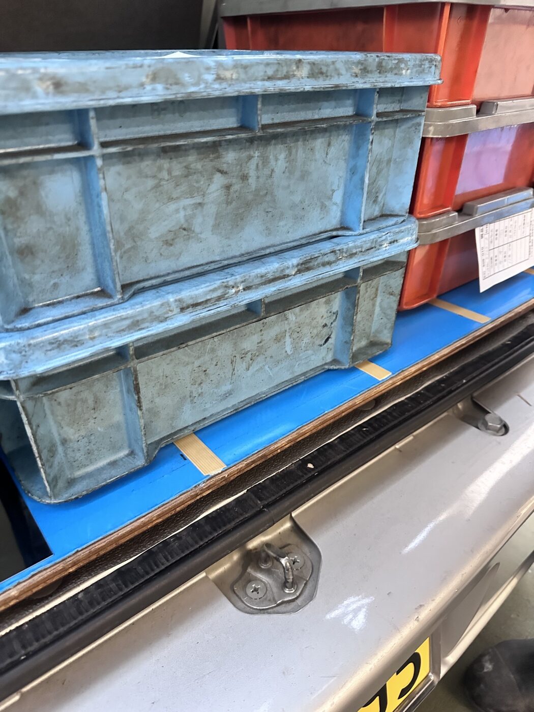 軽トラの荷台を改良して、材料の2列目も取りやすくした